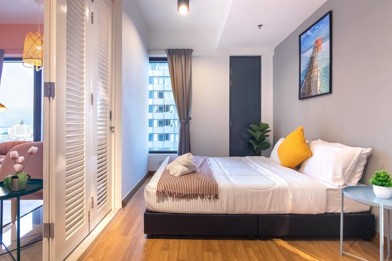 Tropicana 218 X Airlevate Suites George Town Exterior photo