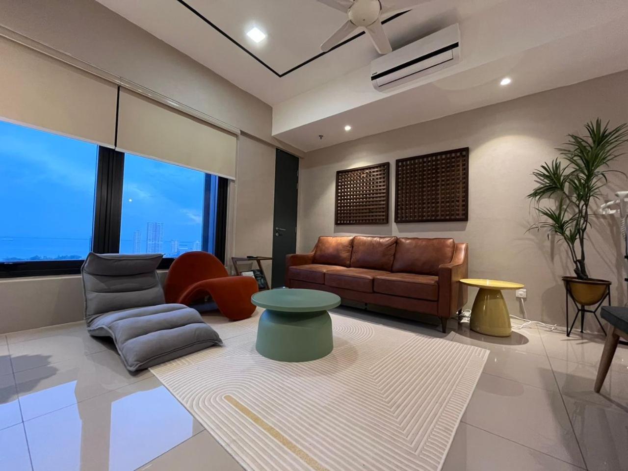 Tropicana 218 X Airlevate Suites George Town Room photo