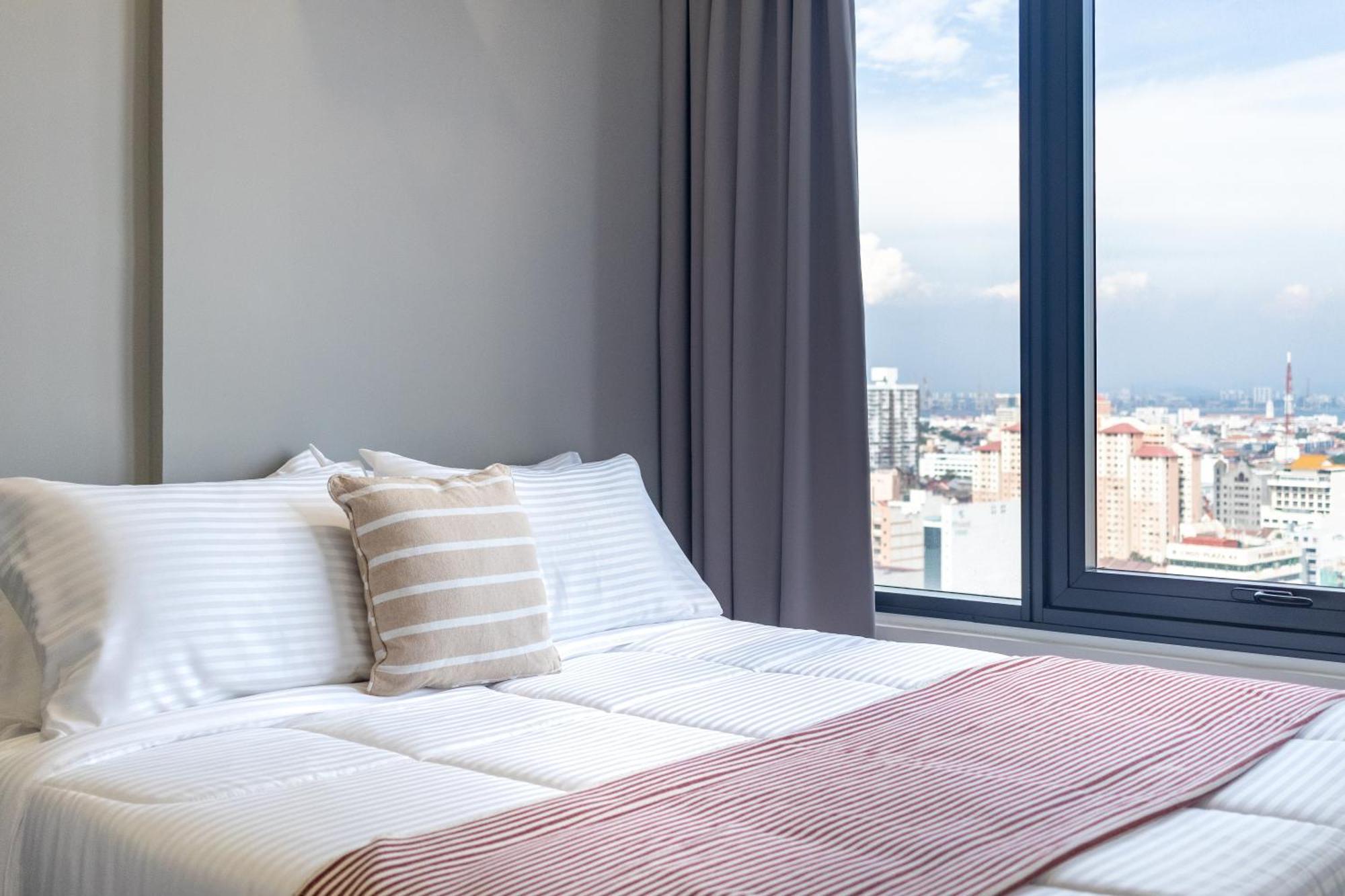 Tropicana 218 X Airlevate Suites George Town Room photo