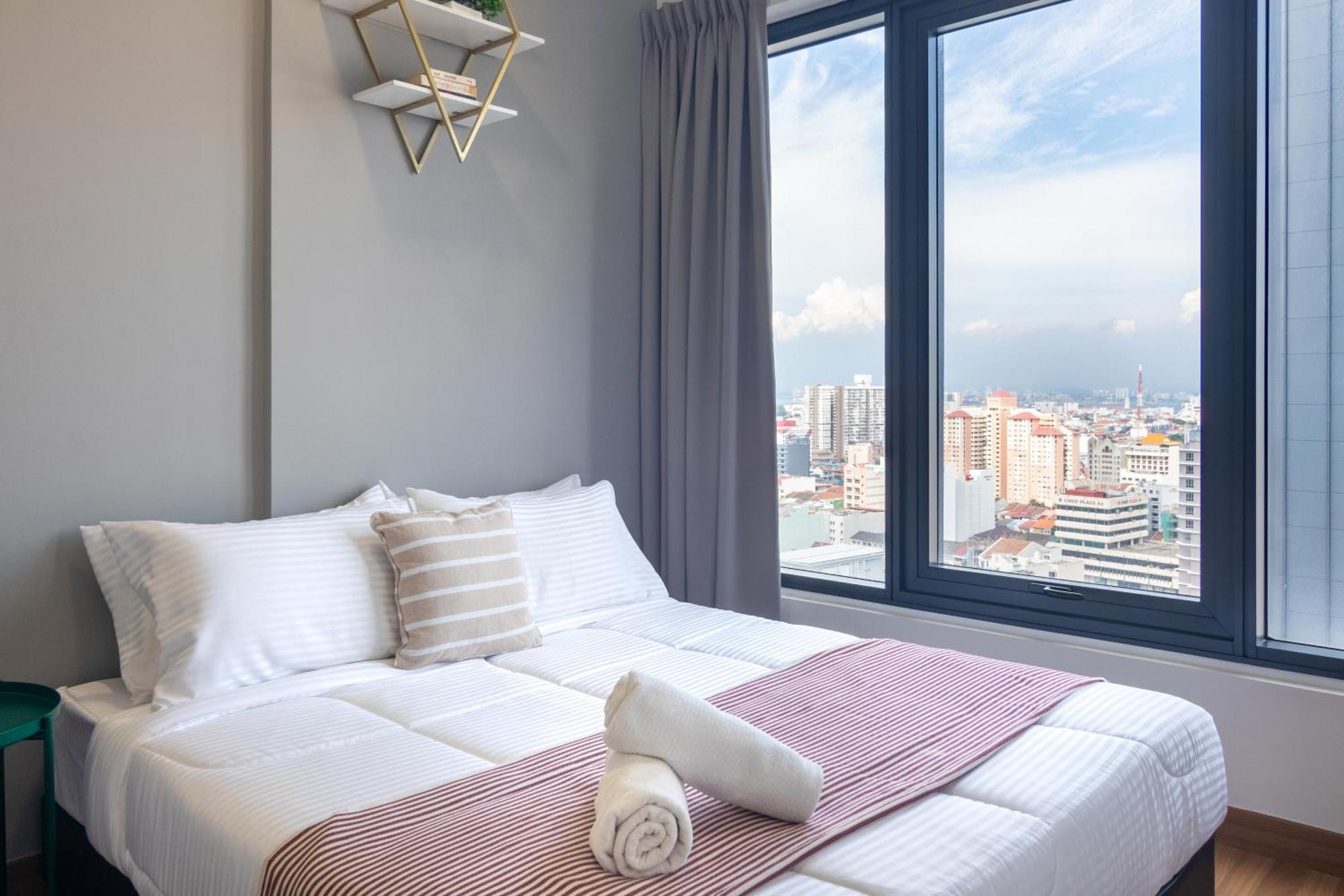 Tropicana 218 X Airlevate Suites George Town Room photo