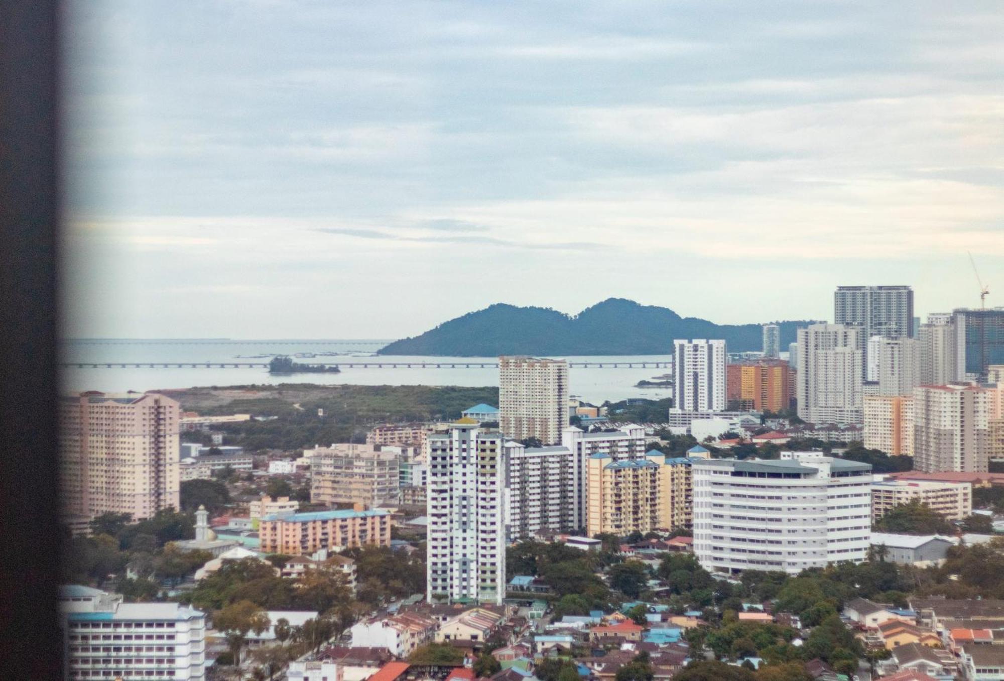 Tropicana 218 X Airlevate Suites George Town Room photo