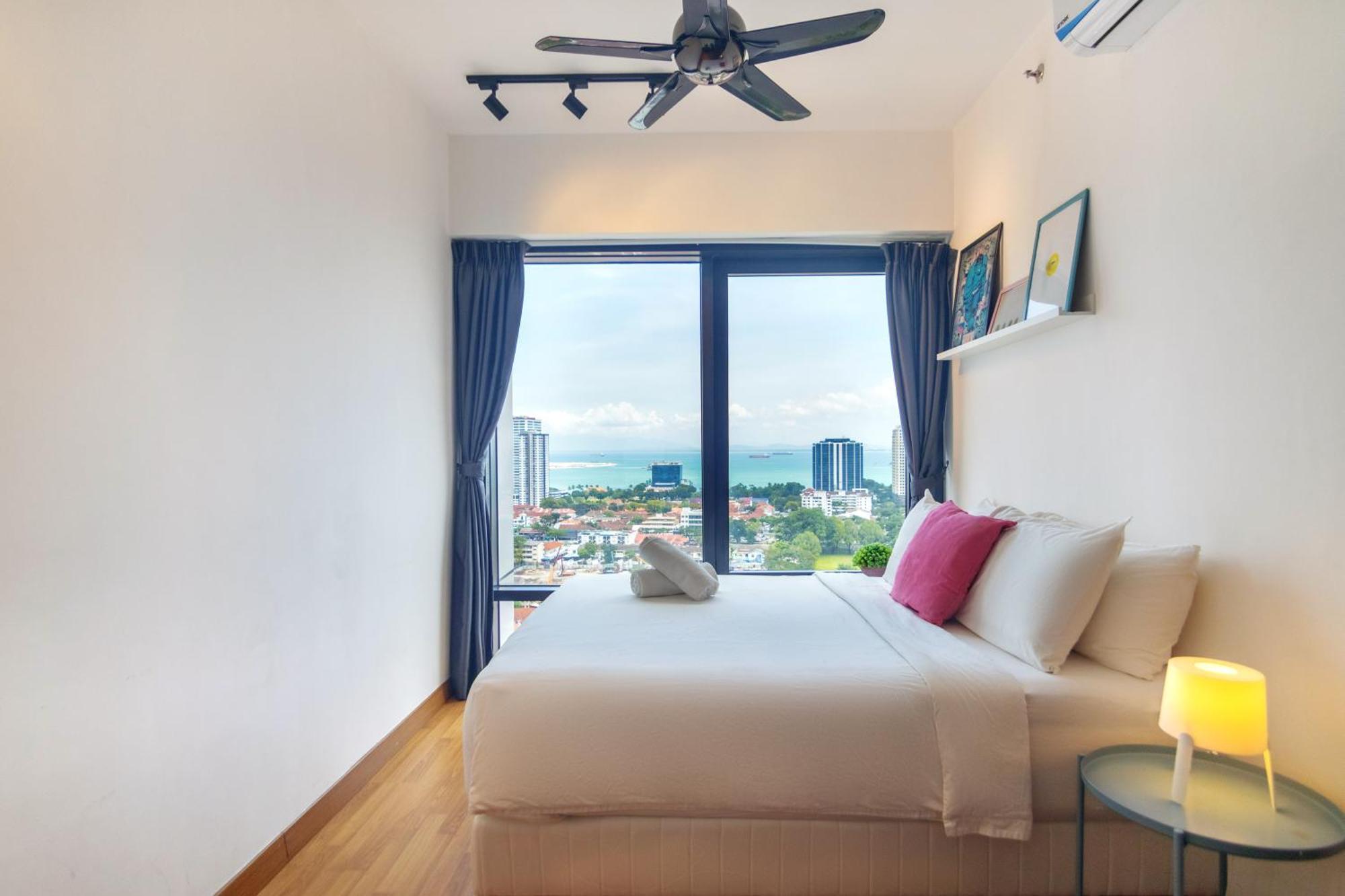 Tropicana 218 X Airlevate Suites George Town Exterior photo