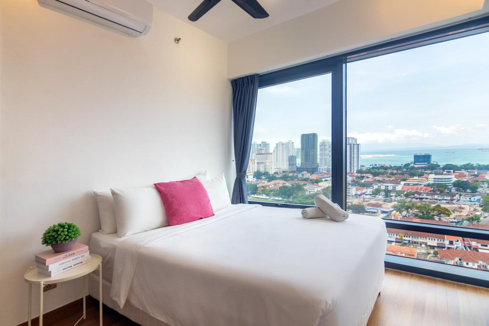 Tropicana 218 X Airlevate Suites George Town Exterior photo
