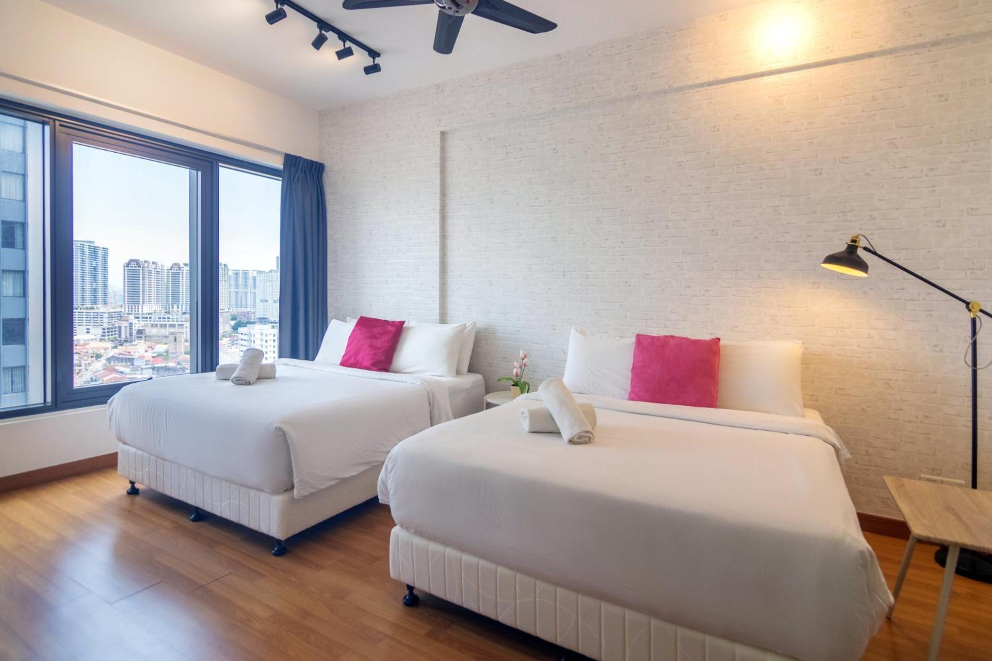 Tropicana 218 X Airlevate Suites George Town Exterior photo