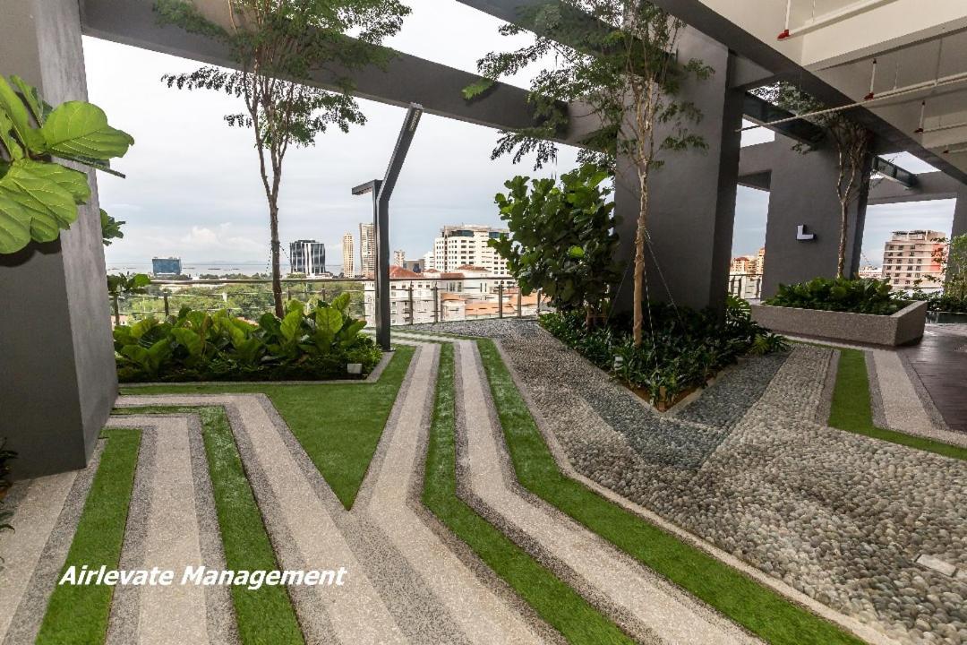 Tropicana 218 X Airlevate Suites George Town Exterior photo